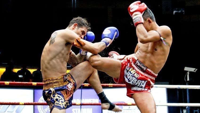 muay thai fighters on guard